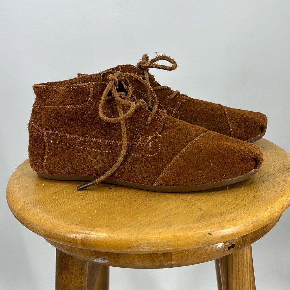 Toms Womens Moccasin Ankle Boots Size Chestnut Suede Lace Up Flat